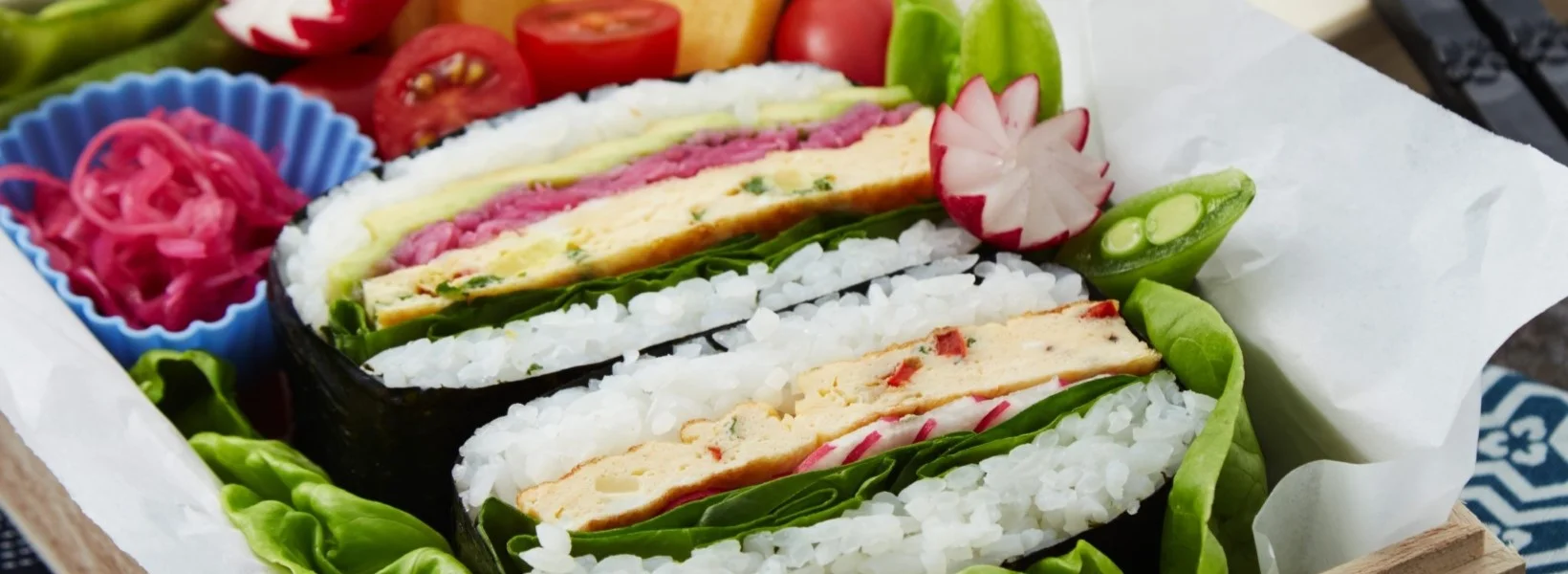 takuan-tamago-avocado-onigirazu